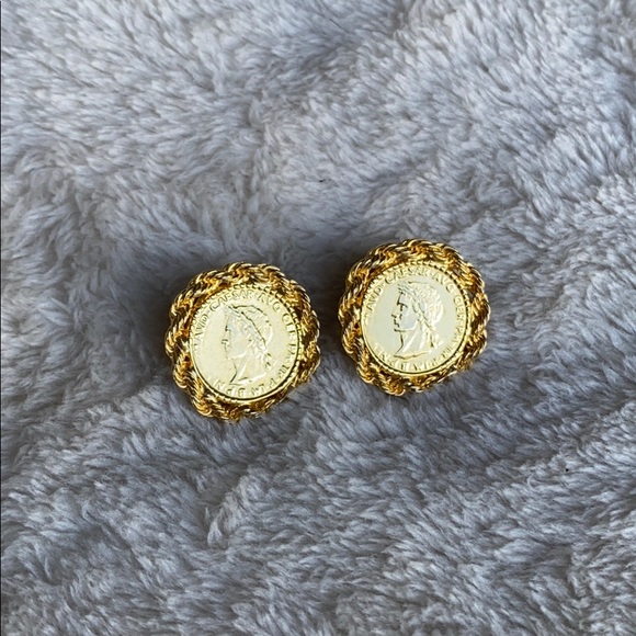 Jewelry - 🌞Gold Coin Clip-on Earrings